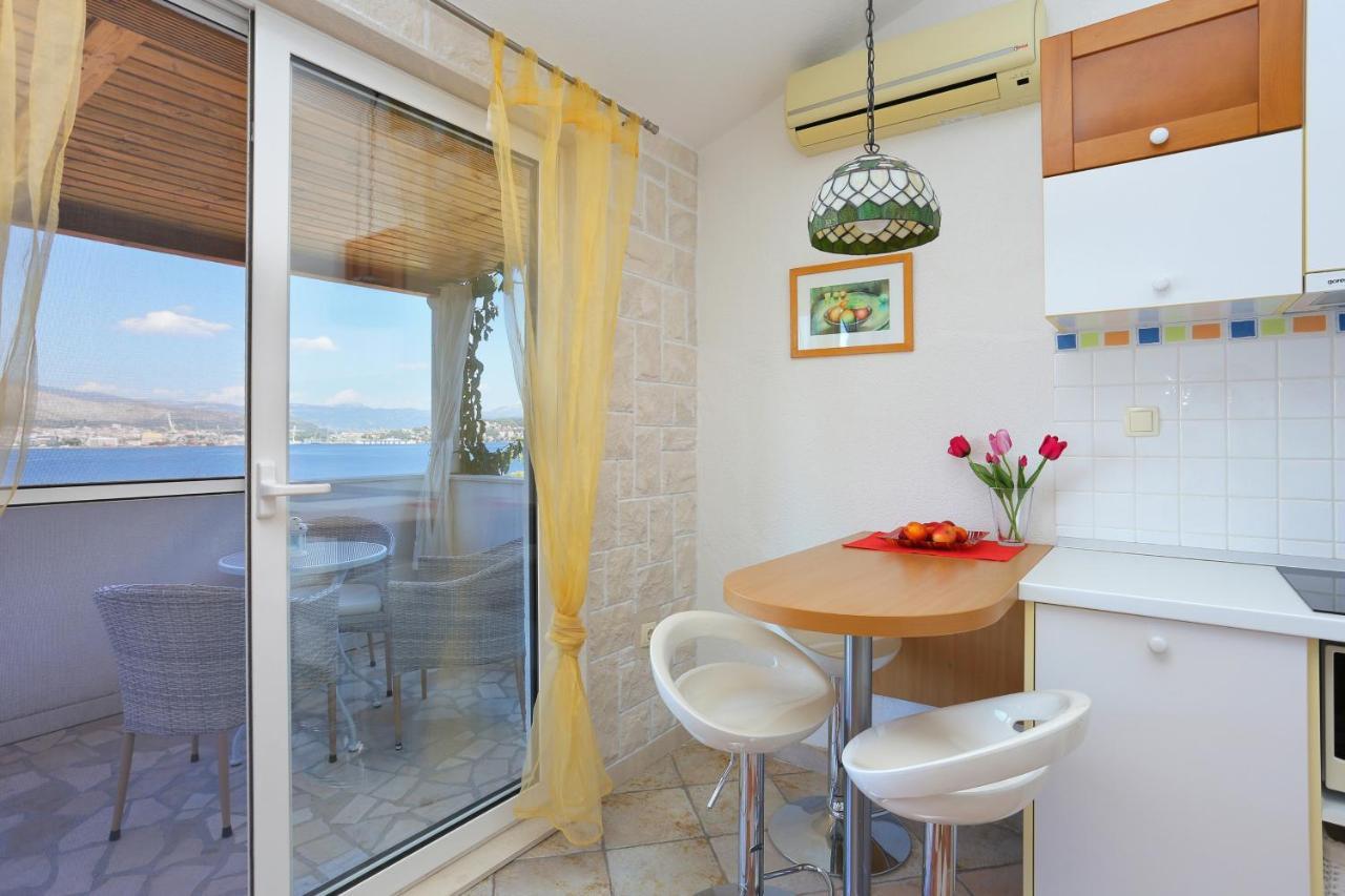 Apartments By The Sea Okrug Donji, Ciovo - 12502 Okrug Gornji Dış mekan fotoğraf