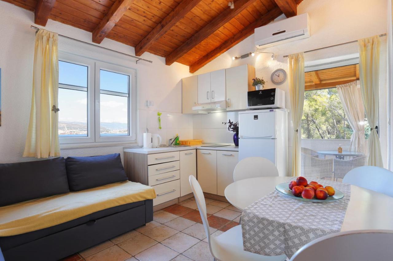 Apartments By The Sea Okrug Donji, Ciovo - 12502 Okrug Gornji Dış mekan fotoğraf